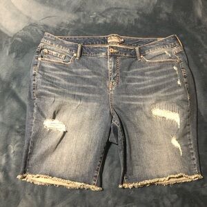 Torrid denim distressed shorts. Size 22 NWT